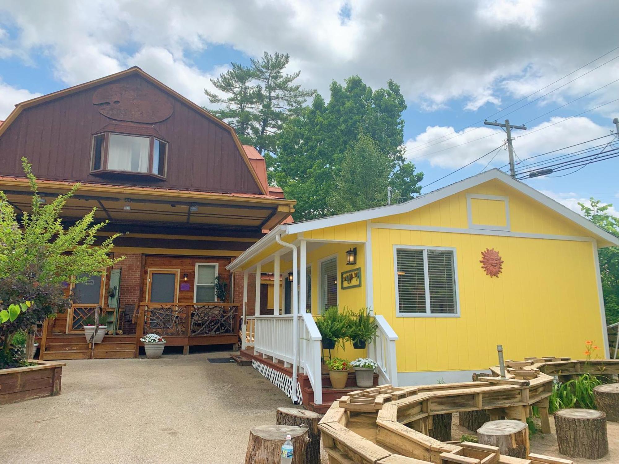 Lodge The Iris Garden Downtown And Nashville