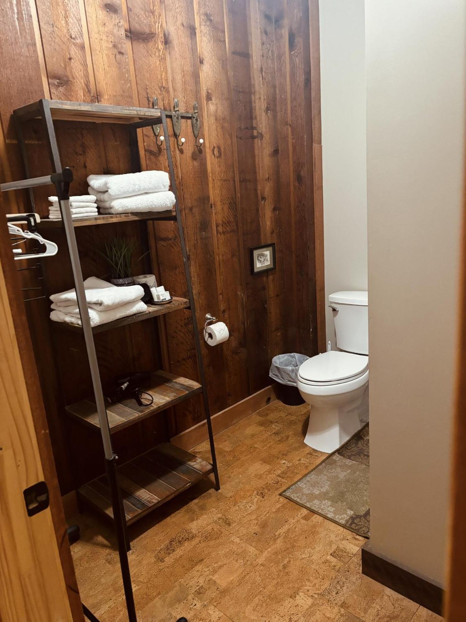 Lodge The Iris Garden Downtown And *
