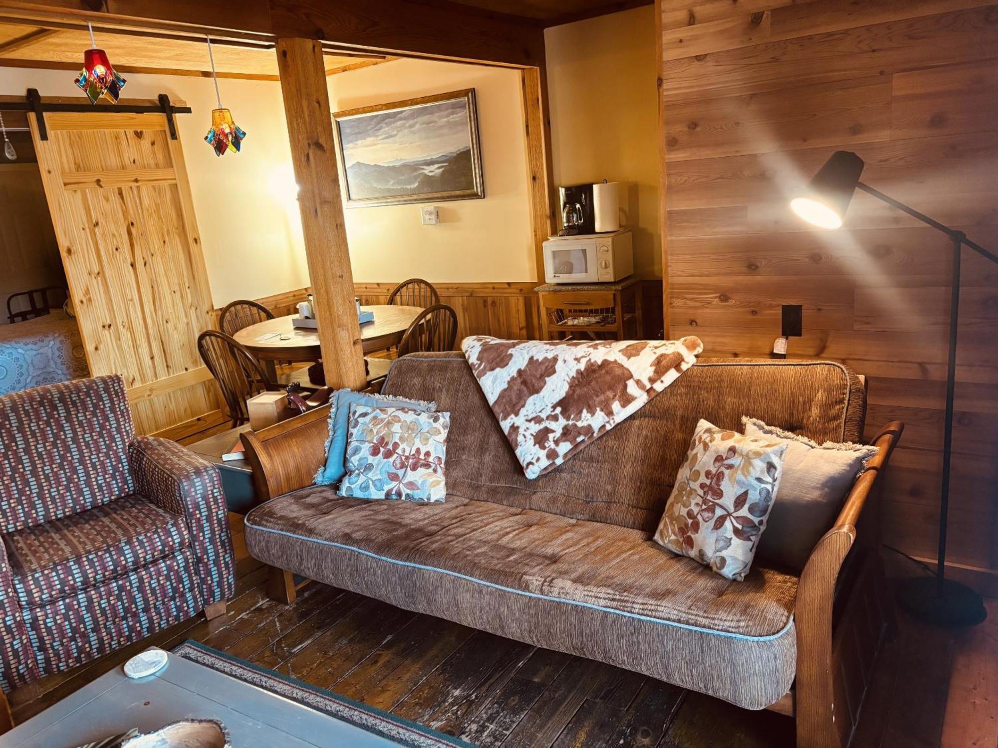 Lodge The Iris Garden Downtown And Nashville