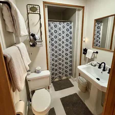The Iris Garden Downtown Cottages And Suites Nashville Room photo