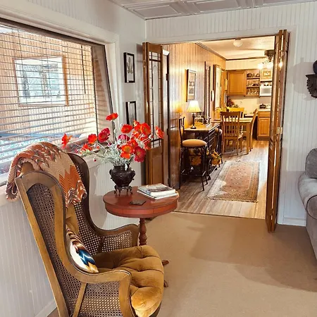 The Iris Garden Downtown Cottages And Suites Nashville Room photo
