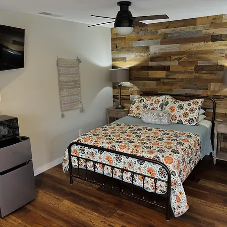 The Iris Garden Downtown Cottages And Suites Nashville Room photo
