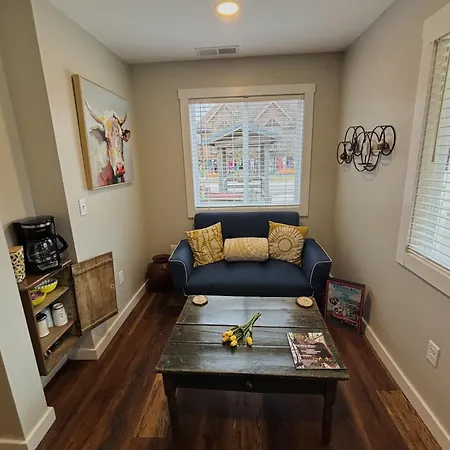 The Iris Garden Downtown Cottages And Suites Nashville Room photo